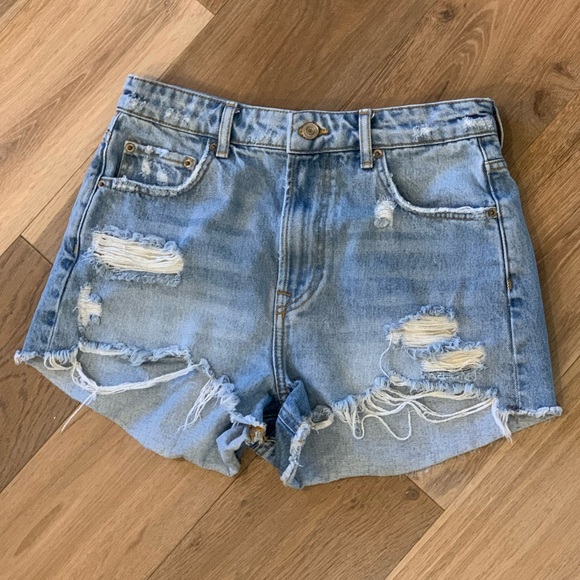 Zara Distressed High Waisted Zip Fly Denim Shorts Size 6 - Picture 3 of 11